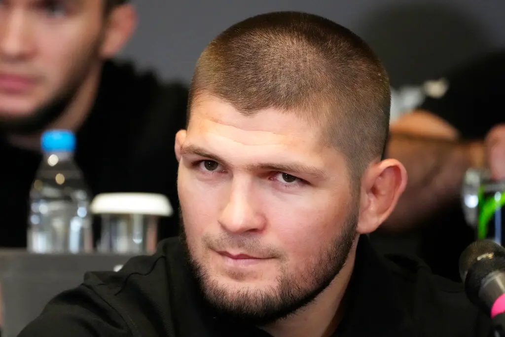 ▲前UFC輕量級冠軍Khabib Nurmagomedov被邊疆航空（Frontier Airlines）要求下飛機的影片在網路上瘋傳後，他本人對此發表了一則聲明，批評自己遭到機組人員的無理對待，雖然他盡可能冷靜、理性的處理事件，但還是被要求下飛機。（圖／美聯社／達志影像）
