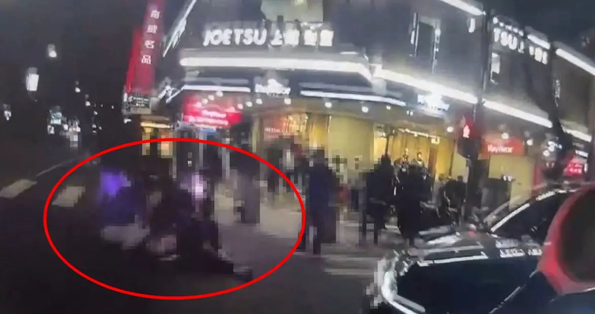 ▲35歲尚姓男子與林森北路一間髮廊老闆娘兒子有債務糾紛，12日晚間6時許，帶人上門討債，爆發肢體衝突。（圖／警方提供）