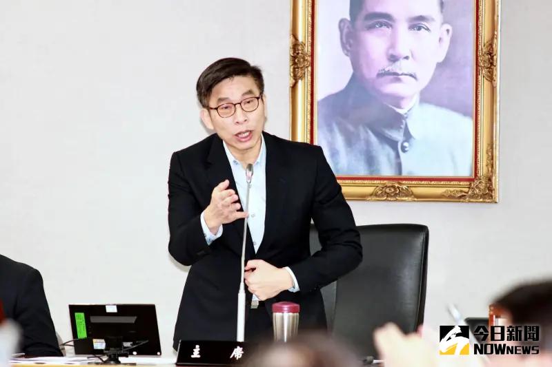 ▲民進黨立委鍾佳濱吐6字箴言，喊話中央應該讓人民感受到政府是存在的。（圖／記者吳翊緁攝）