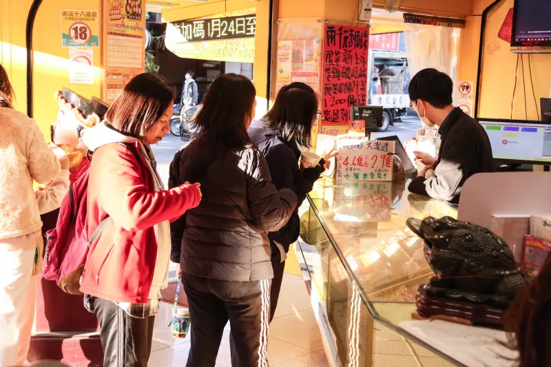 2000元刮刮樂拚了！12生肖「2025財運」出爐　「這3位」富到流油