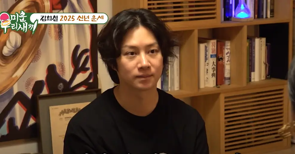 ▲Super Junior成員金希澈19年前在車禍中受重傷，大腿打了7根鋼釘，被判定為殘疾人士，但他這麼多年來都沒告訴粉絲這個祕密，是因為怕粉絲擔心。（圖／SBS Entertainment YouTube）