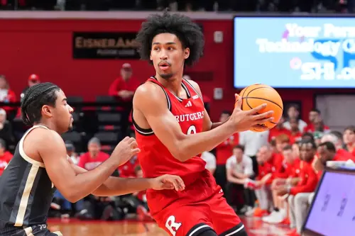 目前就讀羅格斯大學的Dylan Harper,被外界視為今年NBA選秀前段班的熱門人選,但目前除了體能問題外,場上的閱讀能力也是問題之一。(圖/美聯社/達志影像) ▲目前就讀羅格斯大學的Dylan Harper,被外界視為今年NBA選秀前段班的熱門人選,但目前除了體能問題外,場上的閱讀能力也是問題之一。(圖/美聯社/達志影像)