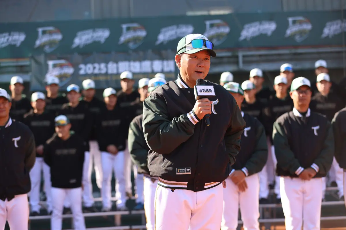 ▲台鋼雄鷹總教練洪一中期待本土牛棚可以扛下後援，讓洋投名額用在先發上，4洋先發搭配本土後援，最有望達成季後賽目標。（圖／台鋼雄鷹提供）