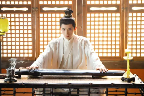 ▲王星越飾柴安精通人情世故,性格細膩溫柔(圖/Netflix提供) ▲王星越飾柴安精通人情世故,性格細膩溫柔(圖/Netflix提供)