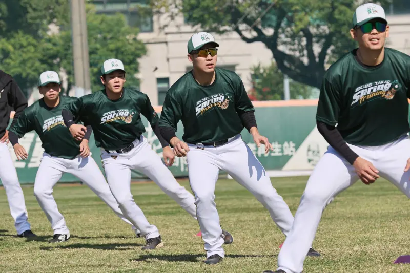 ▲台鋼雄鷹總教練洪一中認為新球季洋將補強很好，加上本土打線若能保持健康，很有機會打進季後賽。（圖／台鋼雄鷹提供）