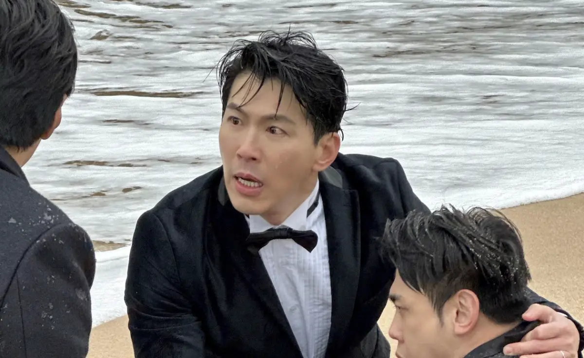 ▲黃少祺在《願望》中嫁女兒，兒子和女婿卻意外落海，他要在寒冷的冬天跳海救人，冷到一度失去知覺。（圖／三立提供）