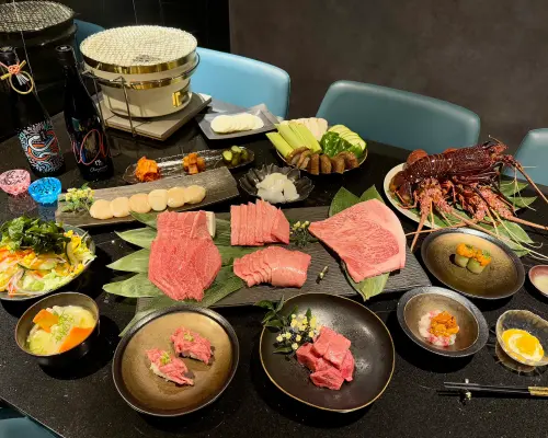 ▲「旺盛苑」迎接6週年慶，推出包廂限定版6人套餐優惠價83折，訂位還招待高級日本清酒。（圖／記者蕭涵云攝）