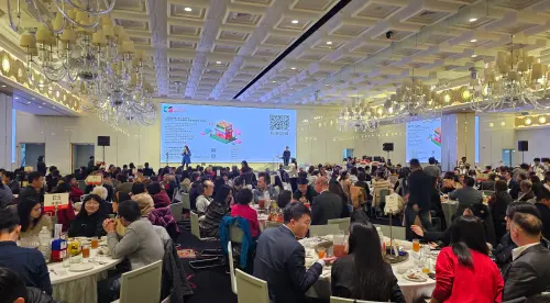 不畏寒流千人齊聚 愛與希望國際關懷協會舉辦感恩餐會