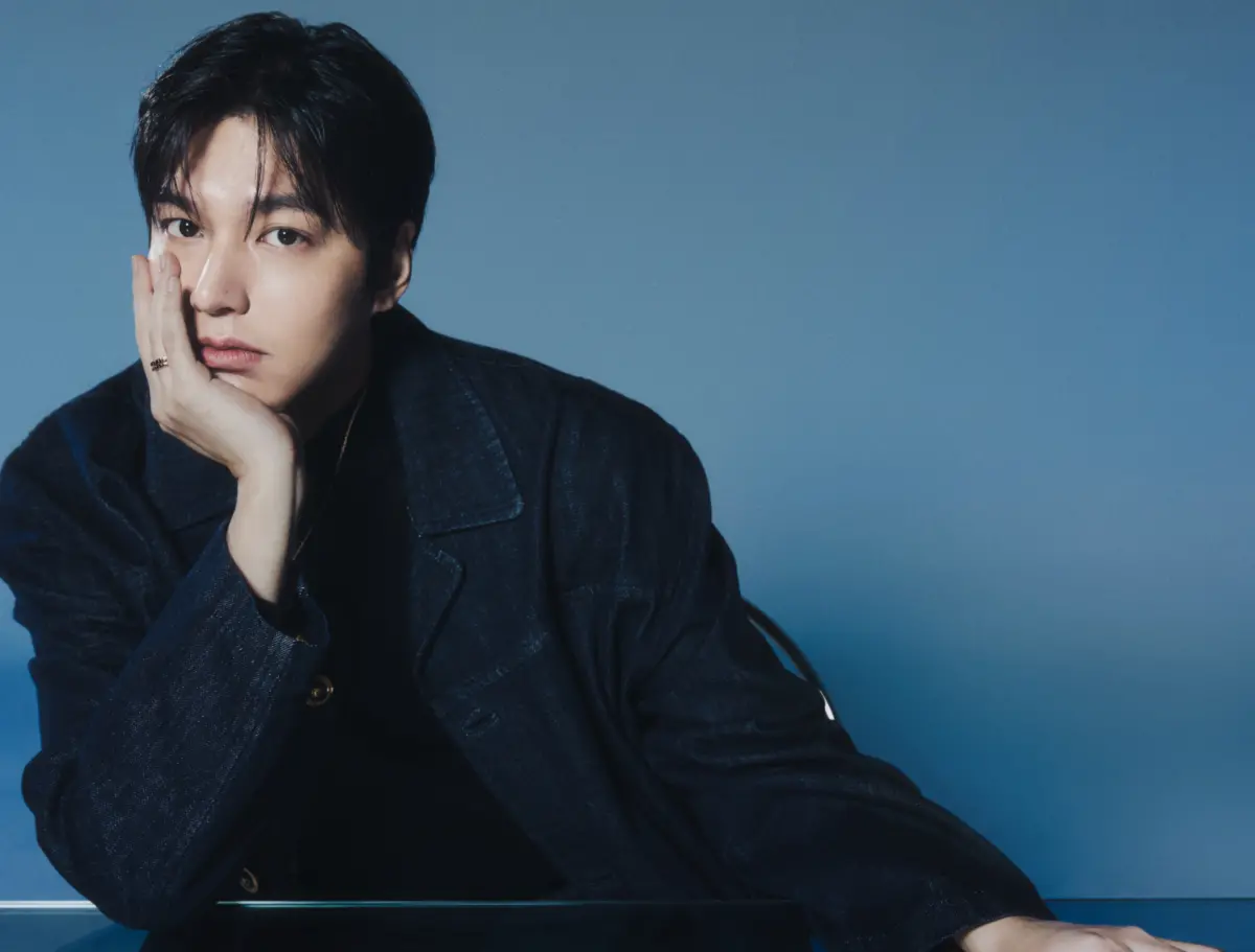 ▲李敏鎬接受台灣媒體訪問，聊到拍攝《問問星星吧》時，因為要穿厚重的太空衣，導致烏龜頸變得更嚴重，休假都要去喬骨治療。（圖／Netfix）