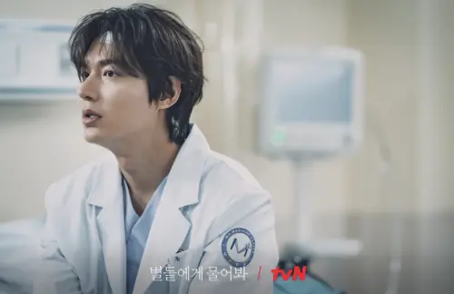 ▲李敏鎬劇中飾演婦產科醫生「孔龍」。(圖/tvN) ▲李敏鎬劇中飾演婦產科醫生「孔龍」。(圖/tvN)