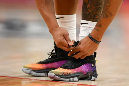 ▲Beal真的是本賽季NBA聯盟的「綁鞋帶之王」，他在場上花在綁鞋帶的時間高達64秒，也是唯一超過一分鐘的球員。（圖／美聯社／達志影像）