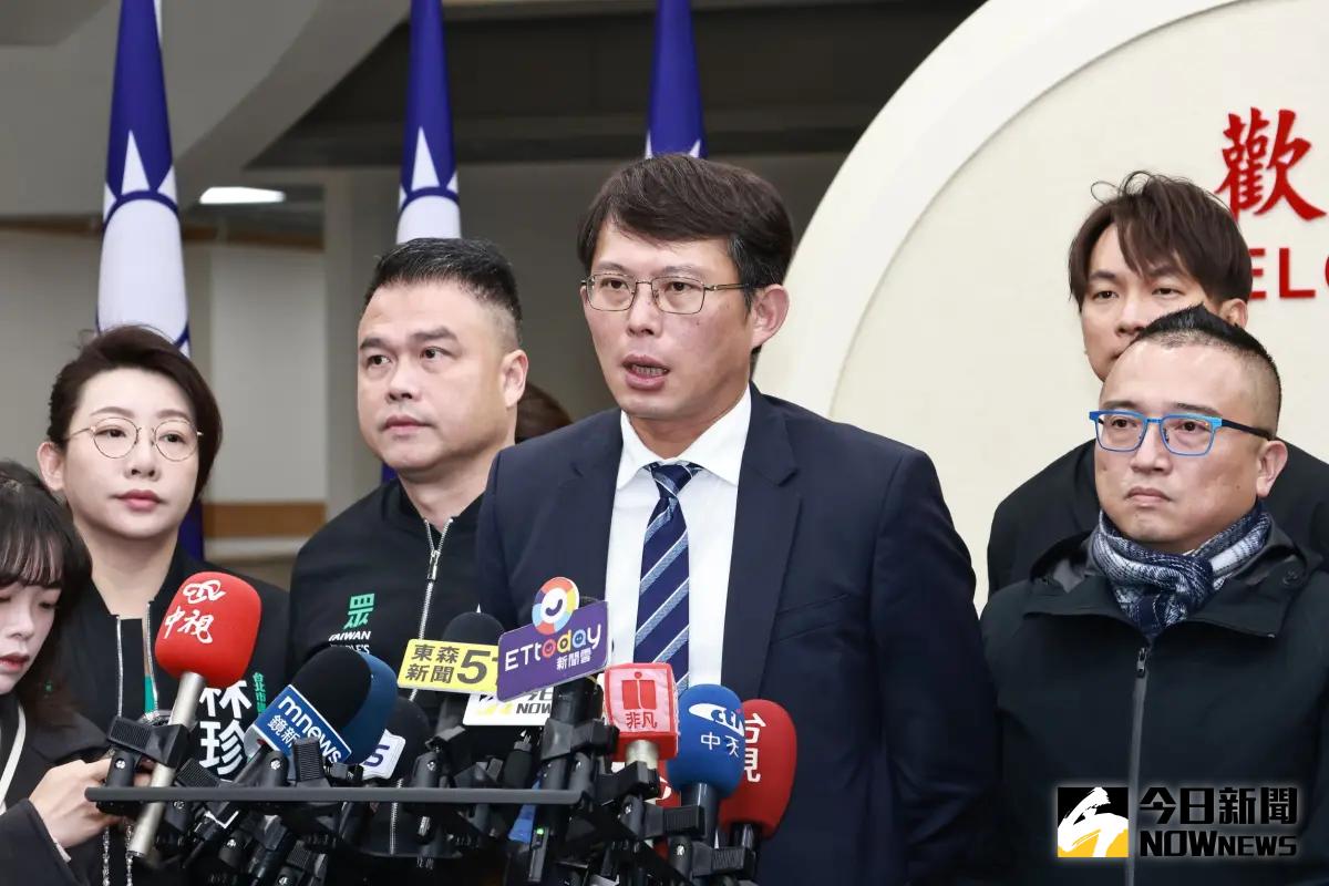 ▲民眾黨代理主席黃國昌今宣布投入黨主席補選，並率領黨秘書長周榆修與4位議員拜會北市議長戴錫欽。（圖／記者吳翊緁攝，2024.01.14）