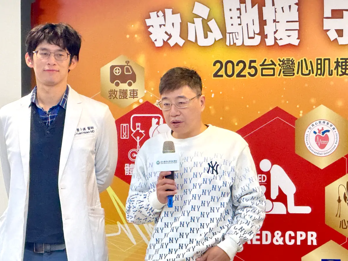 ▲許先生泡澡時以為只是累了便睡一下，但其實已經「心肌梗塞」昏迷了！所幸太太立即送醫，經過醫療團隊搶救，在10多天後甦醒康復。（圖／記者周淑萍攝）