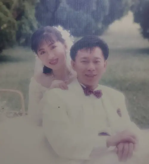 陳佩琪 ▲陳佩琪思尪今日貼出34年前所拍攝的婚紗照。(圖/翻攝自陳佩琪臉書)