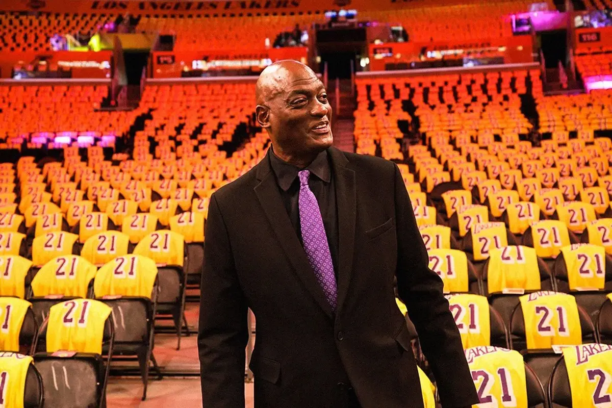 ▲Michael Cooper在去年十月入選奈史密斯籃球名人堂，這是他等候近三十年的榮譽。然而，今（14）日晚上他所獲得的榮譽，甚至比他入選名人堂更加「特別」。（圖／取自洛杉磯湖人X）