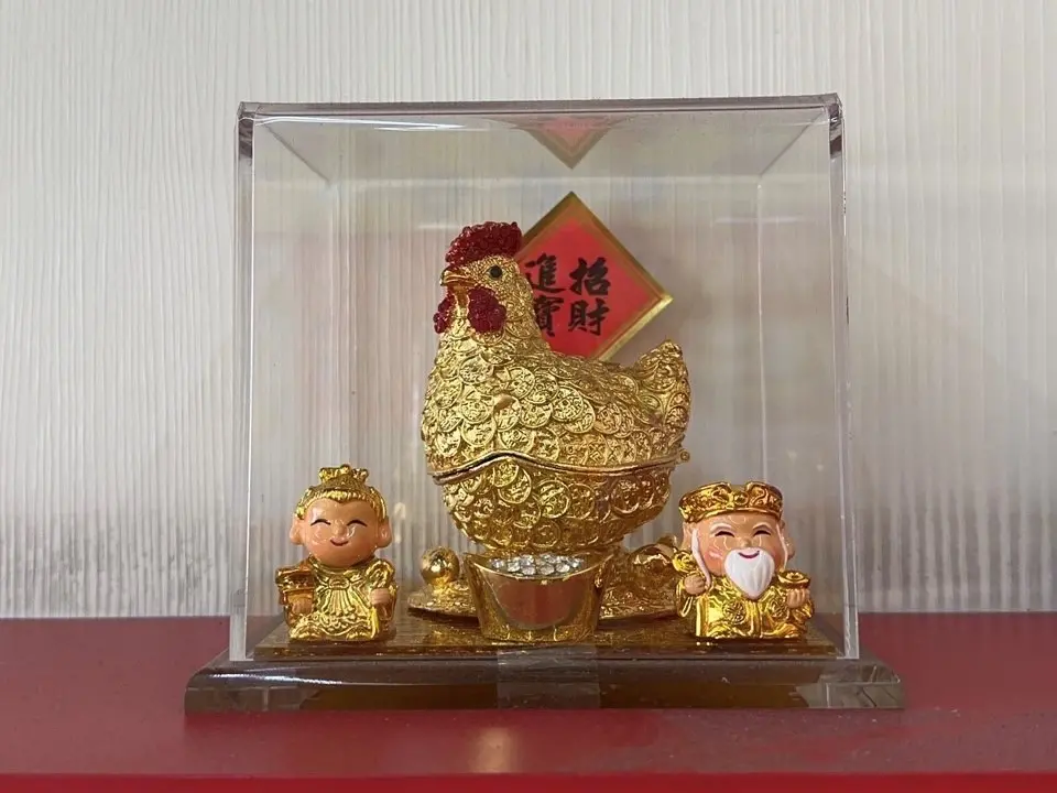 ▲位在高雄市的獎都多彩券行，才拜拜請回一隻「金雞」，結果連兩天有客戶刮出百萬大獎。（圖／台灣彩券公司提供）