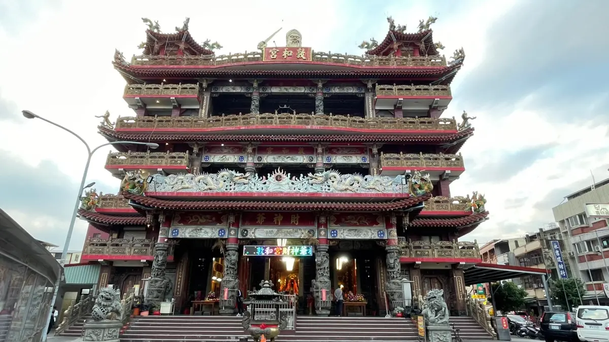 ▲南投有一名孕媽咪，拜完當地有名財神廟後，直接前往彩券行買了刮刮「2000萬超級紅包」，結果幸運中百萬元大獎。（圖／台灣彩券公司提供）