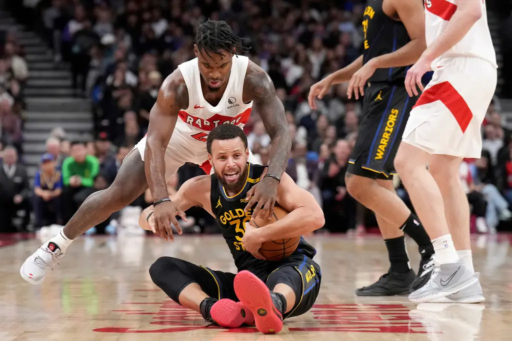 ▲金州勇士以101：104不敵暴龍，戰績跌至19勝20敗，勝率首次跌破五成。總教練Steve Kerr賽後承擔責任，坦言：「這是我的錯，我會找到解決方法。」（圖／美聯社／達志影像）