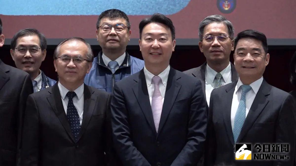 ▲今（14）日交通部長陳世凱表示，只要社會接受、合乎立院規定，交通部都會支持。（圖／記者嚴俊強攝）