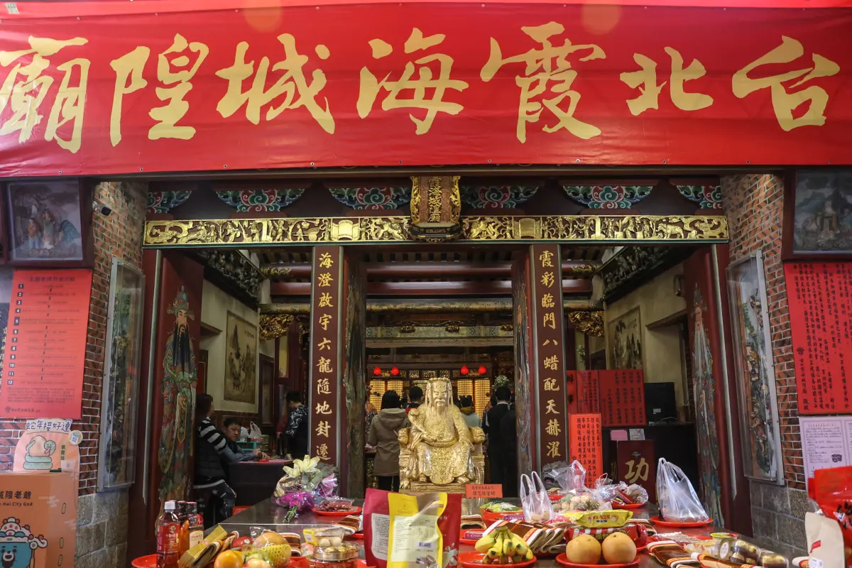 ▲大年初五迎財神開工，初五是五路財神的生日，初五習俗是開工、迎財神拜拜，接神時間、供品準備什麼快速看，注意初五禁忌水果別拜錯。（圖／NOWnews攝影中心）