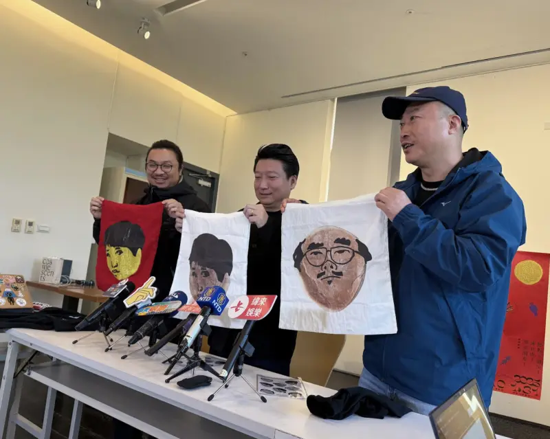 ▲《漂亮朋友》此次來台灣影展放映,還特別製作相當吸睛的相關產品,光點華山表示會持續販售到售完為止。(圖/記者蘇詠智攝)
