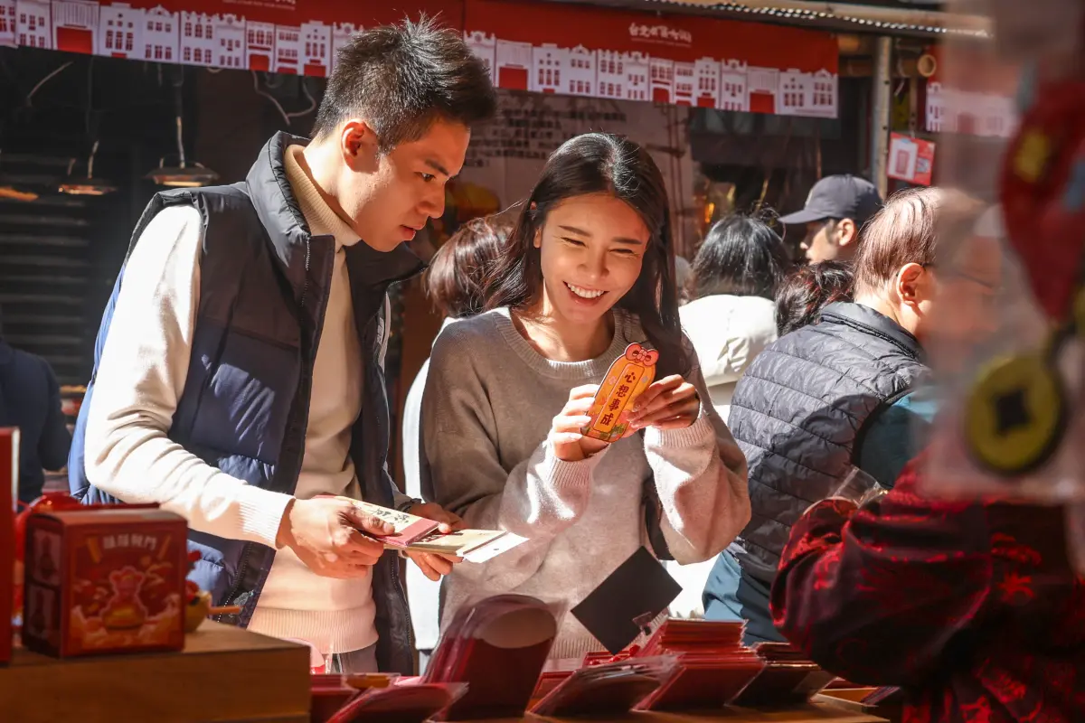 ▲今天是除夕，受到寒流影響，全台各地低溫依舊下探到10度以下，且早晚溫差大，民眾早出晚歸務必特別留意。（圖／NOWnews攝影中心）