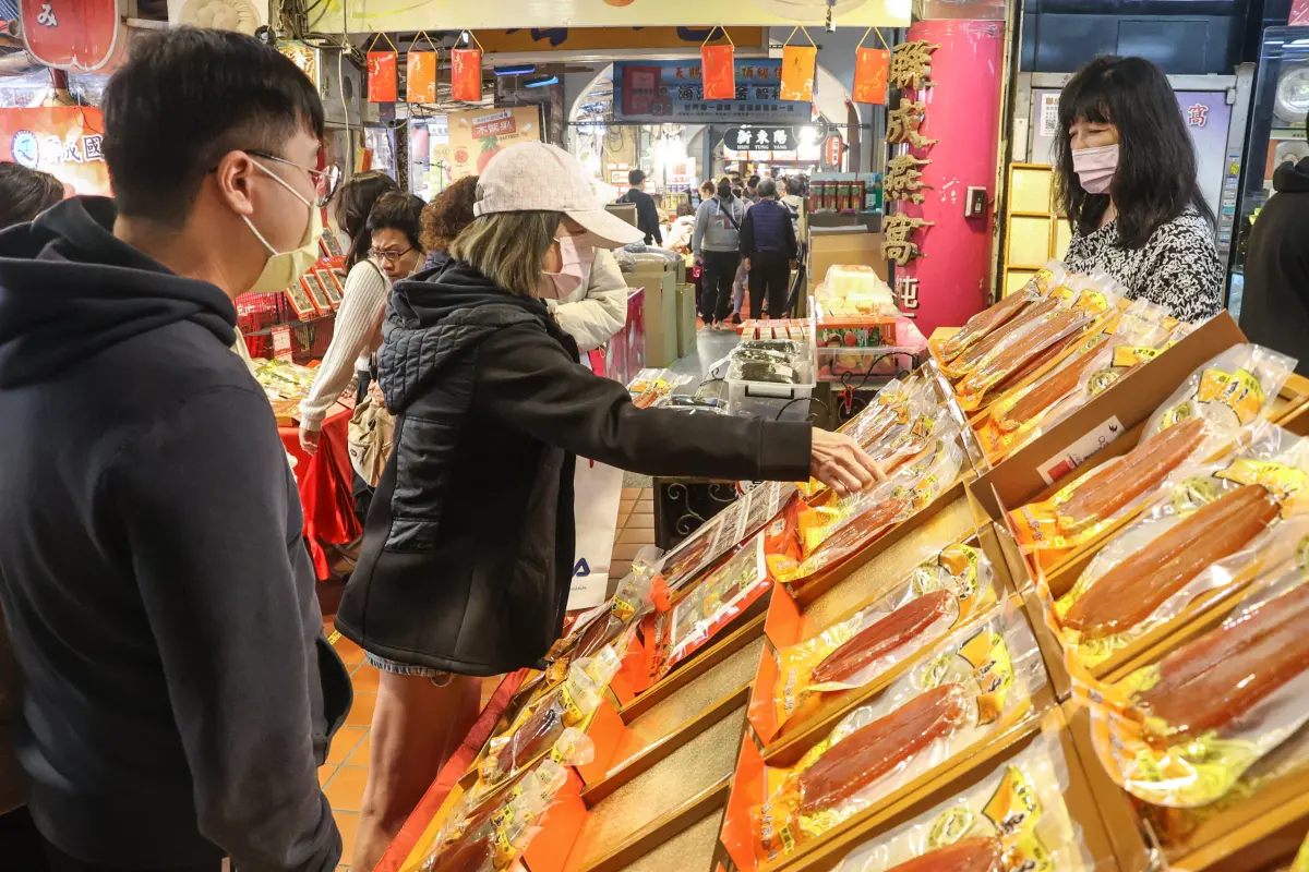 ▲春節連假9天不斷大吃大喝，「3生肖」要特別注意腸胃問題，命理專家分享2025年12生肖健康運勢、趨吉避凶方法。（圖／NOWnews攝影中心）