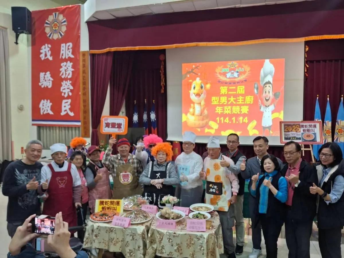 ▲岡山榮家為了讓住民長輩重溫年節氛圍，今天在輔導組的規劃下辦理了第二屆的金廚獎「迎新年納新春『蛇』麼美味都拿手」應景活動。（圖／岡山榮家提供）