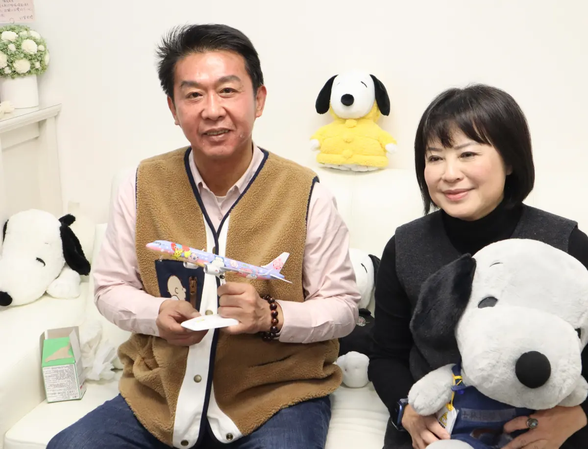 ▲許智傑和林月琴分享個人收藏。（圖／許智傑辦公室提供）