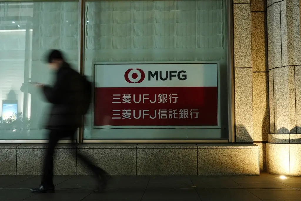 ▲日本東京警視廳搜查2課今（14）日在東京逮捕了一位46歲女性，她之前在三菱日聯銀行任職，卻涉嫌監守自盜，從客人的保險箱偷走20公斤金塊去投資。（圖／美聯社／達志影像）