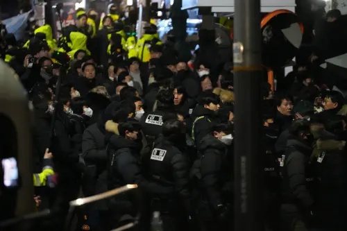 就要抓尹錫悅!韓公搜處與上千警力凌晨抵官邸 現場爆發肢體衝突