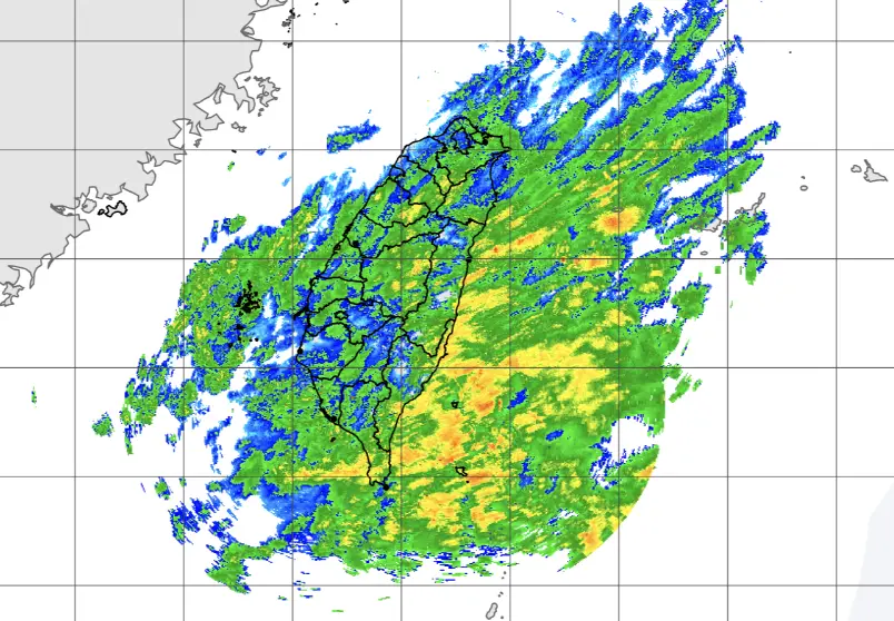 ▲大陸冷氣團、南方雲系影響，台灣天氣濕冷，雷達回波更是蓋住整個台灣。（圖／中央氣象署）