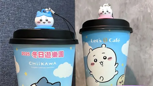▲▲家便利商店與高雄燈會合作，限量推出超萌吉伊卡哇杯塞，自1月25日起購買全家咖啡、遙遙茶吧／茶館現調飲品任3杯，加59元即可隨機獲得一個。（圖／全家提供）
