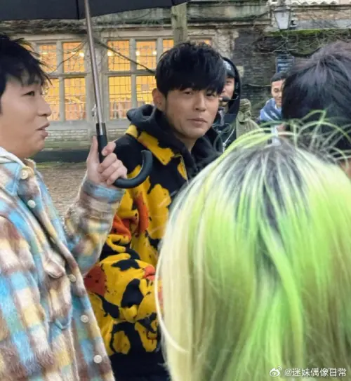 ▲▼周杰倫臉部看起來鬆垮，也可能是角度和光影造成。（圖／翻攝自微博）