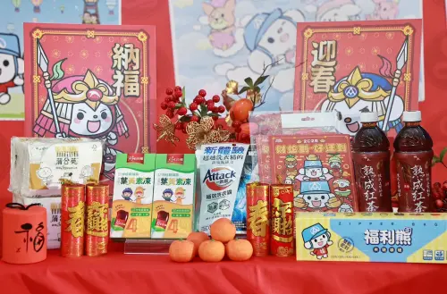 ▲全聯300元春節福袋內含拼圖一副,還有一組抽獎序號。(圖/記者葉政勳攝) ▲▲全聯300元春節福袋內含拼圖一副,還有一組抽獎序號。(圖/記者葉政勳攝)