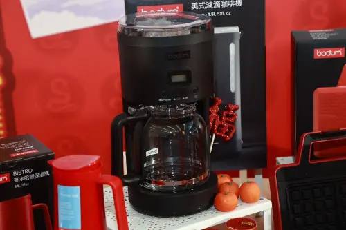 ▲全聯300元春節福袋內含拼圖一副,還有一組抽獎序號。(圖/記者葉政勳攝) ▲全聯300元春節福袋內含拼圖一副,還有一組抽獎序號。(圖/記者葉政勳攝)