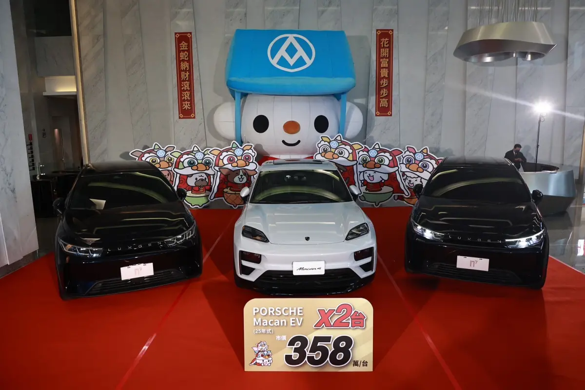 ▲全聯福袋最大獎是2025年式保時捷Macan電動車（市價358萬）2台，大獎得主已開出。（圖／記者葉政勳攝）