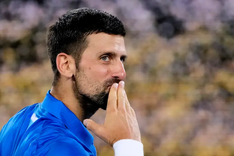 ▲Novak Djokovic在澳洲網球公開賽上取得個人生涯第430場大滿貫單打勝利，超越Roger Federer的紀錄後表示自己「受到了祝福」。這位十次澳網冠軍在賽後向他的新教練Andy Murray送上飛吻以示慶祝。（圖／美聯社／達志影像）
