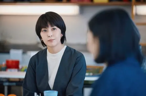 ▲松隆子飾演的大姊葉子，用細膩演技展現堅韌的單身女性形象。（圖／翻攝自slowtrain_tbs IG）