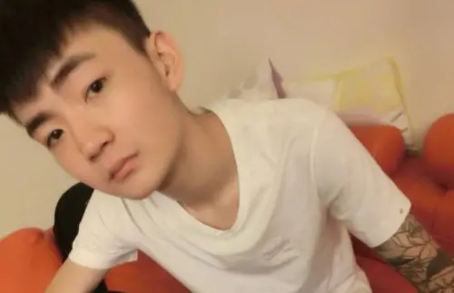 ▲台劇最崩壞童星！13歲入圍金鐘、21歲砍死人被通緝　至今還在逃亡，王欣逸。（圖／翻攝自臉書）