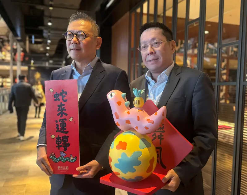 ▲新光三越2024年營收，以全年業績956億元繳出進步的成績單。新光三越總經理吳昕陽（圖左）；新光三越執行副總經理吳昕昌（圖右）。(圖／記者鍾怡婷攝）