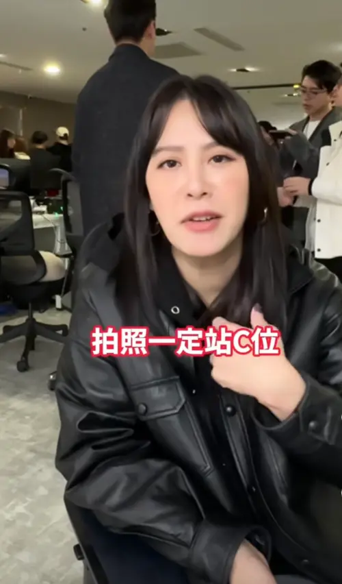 ▲黃小柔直言演藝圈爭鬥激烈，藝人為搶C位、角色爭鬥不休。（圖／翻攝自黃小柔 IG）