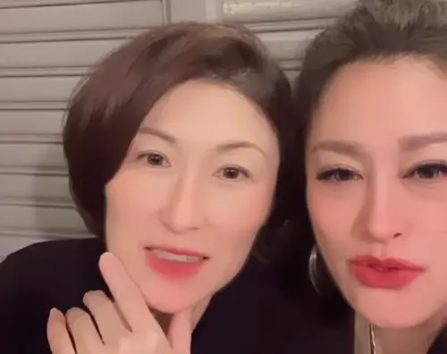 紀曉君賣燒酒雞太搶手！台東縣長到場也要排隊　還帶「鍋子」來裝
