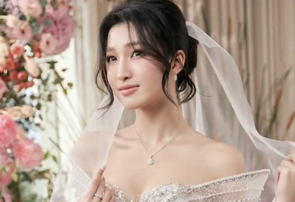 ▲曾奪下世界小姐亞軍阮芳妮（Nguyen Phuong Nhi）近期與越南首富范日旺的兒子訂婚。（圖／翻攝自臉書）