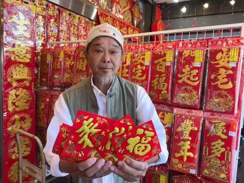 ▲民俗專家廖大乙表示，不可以在自家大門前貼「春」，因為這是過去八大行業才會採用的習俗。（圖／廖大乙提供）