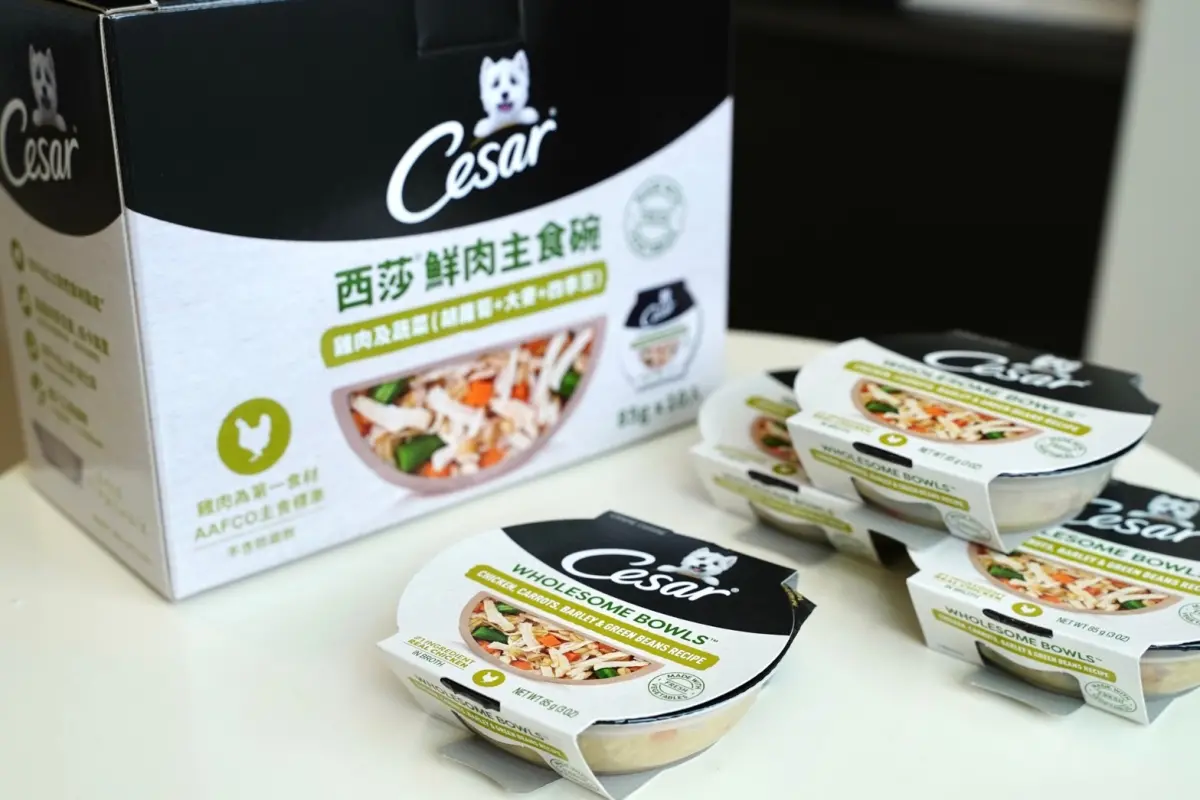 ▲西莎®全新推出的「鮮肉主食碗」系列，為寵物食品市場注入創新且高級的濕糧新選擇。（圖／業者提供）