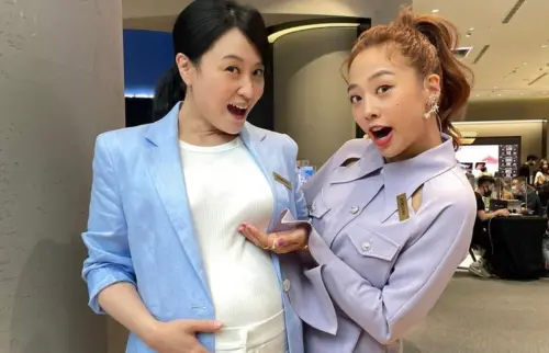 ▲海裕芬懷孕時和鬼鬼合照。（圖／翻攝自海裕芬IG）