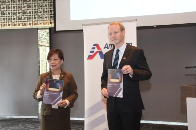 ▲Dan Silver（圖右）表示，據調查報告，有8成企業表示，對未來1年的台灣經濟展望表示信心，77%對未來3年經濟展望持正面態度。（圖／記者鍾泓良）