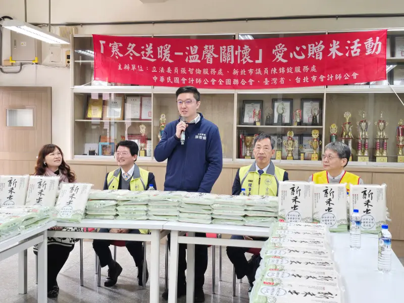 ▲國民黨立委張智倫舉辦「寒冬送暖、溫馨關懷」贈米活動。（圖／張智倫辦公室提供）