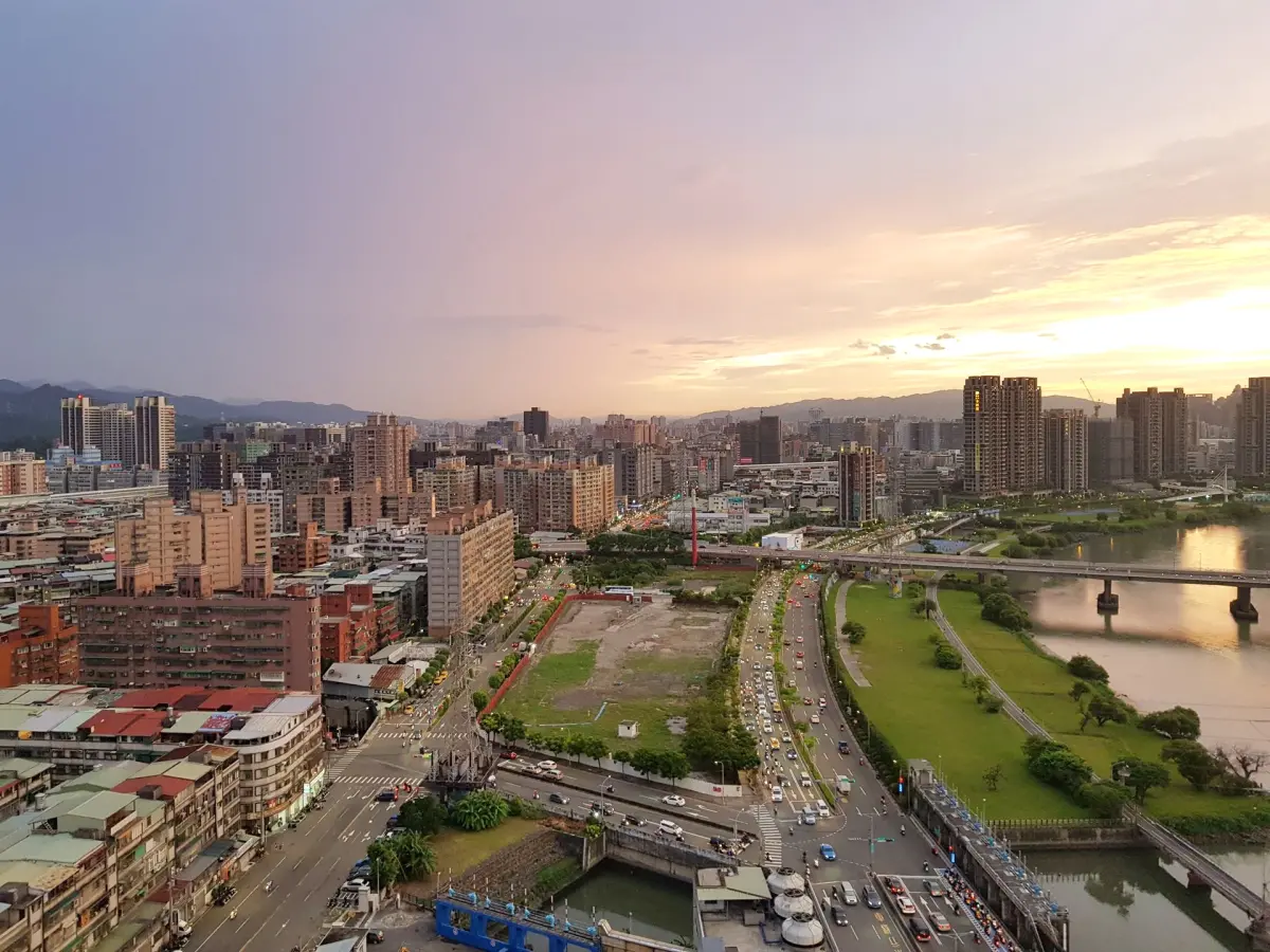 ▲新北市2024年1至11月各行政區預售屋的交易價量，中和區平均總價為3015萬元，為新北最貴的一區。（圖／永慶房屋提供）